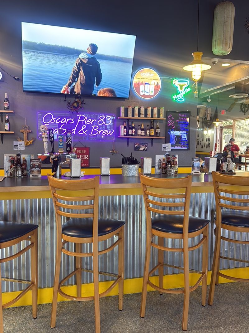Oscar's Pier 83, Glendale