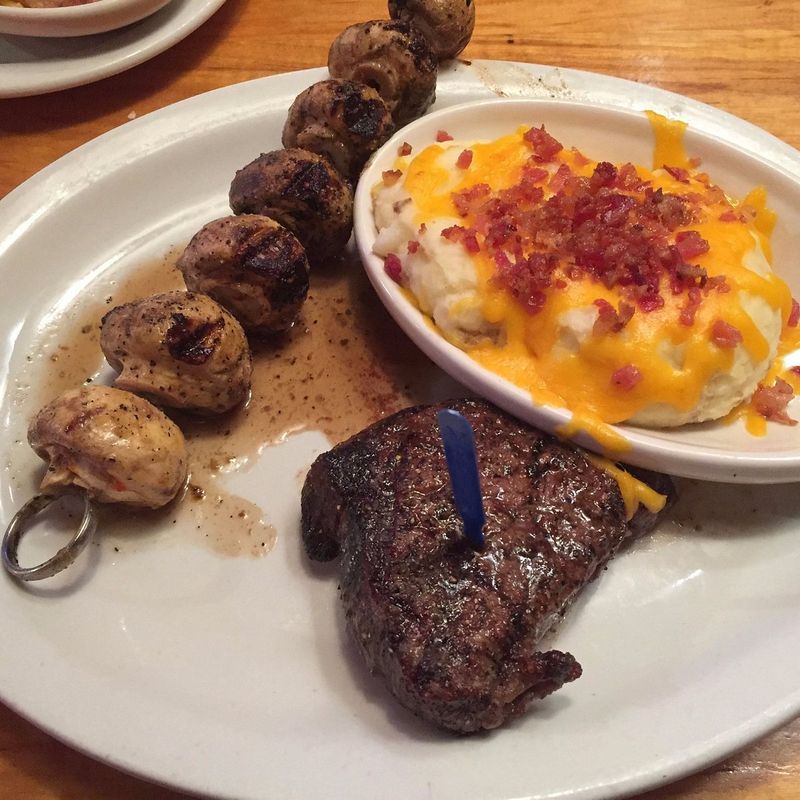 Logan's Roadhouse: Peanut Shells Can't Hide Poor Quality