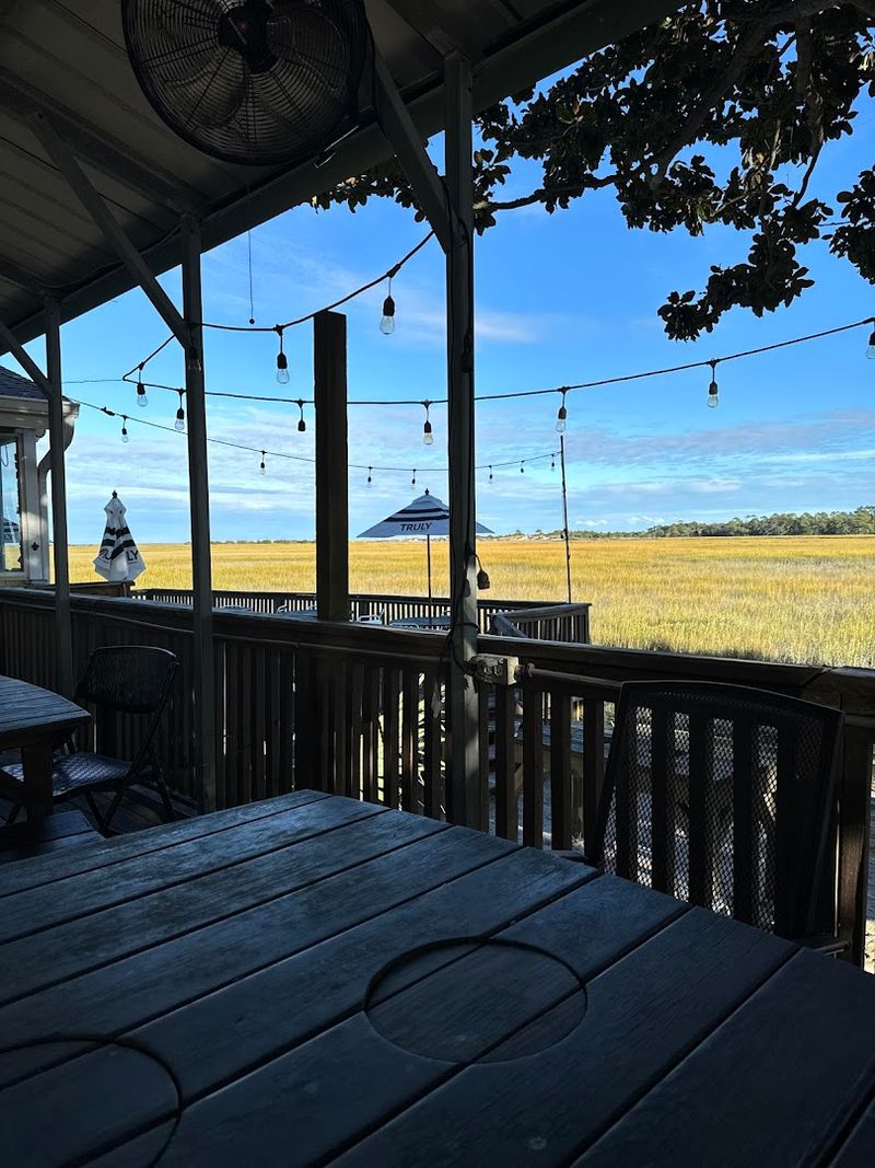 Outdoor Porch Dining Adds A Whole New Dimension