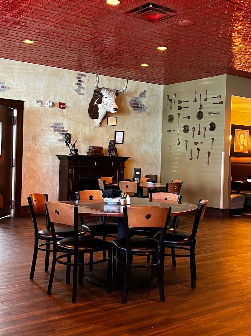 Outlaws Bar & Grill