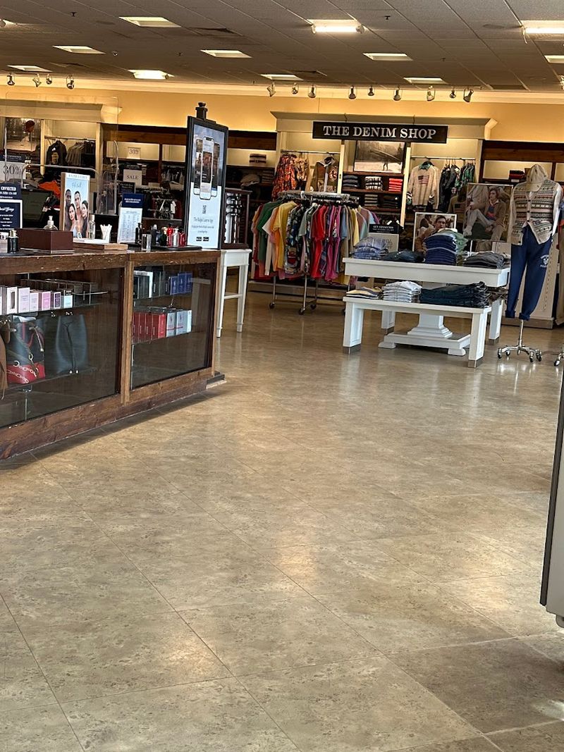 Outlet-Mall Logic Off I-96 Outlet-Mall Logic Off I-96