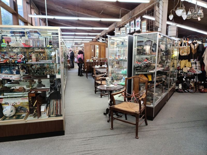 Over 175 Dealers Bringing History To One Roof