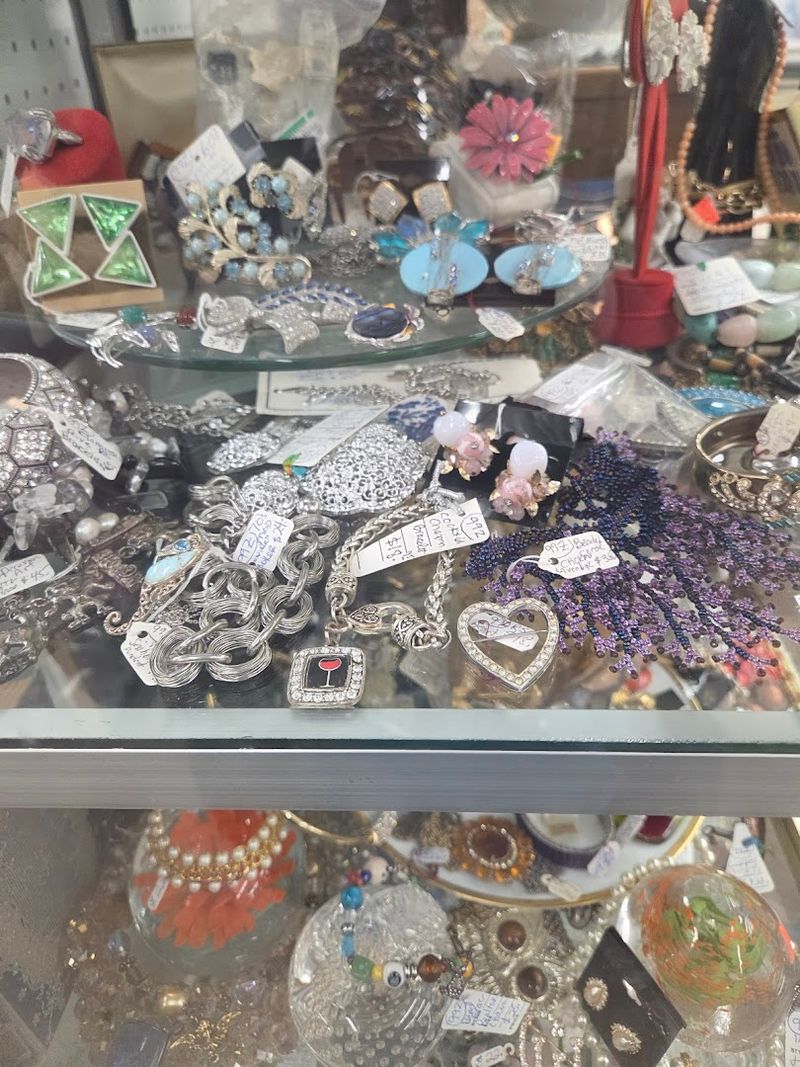 The Jewelry Selection That Keeps Drawing People Back