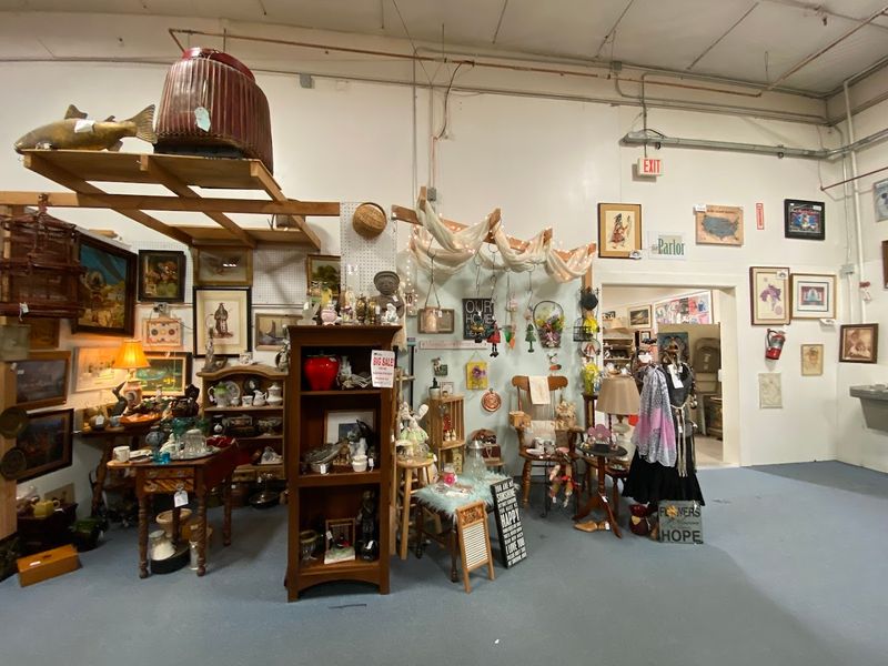 Over 600 Dealers Under One Roof