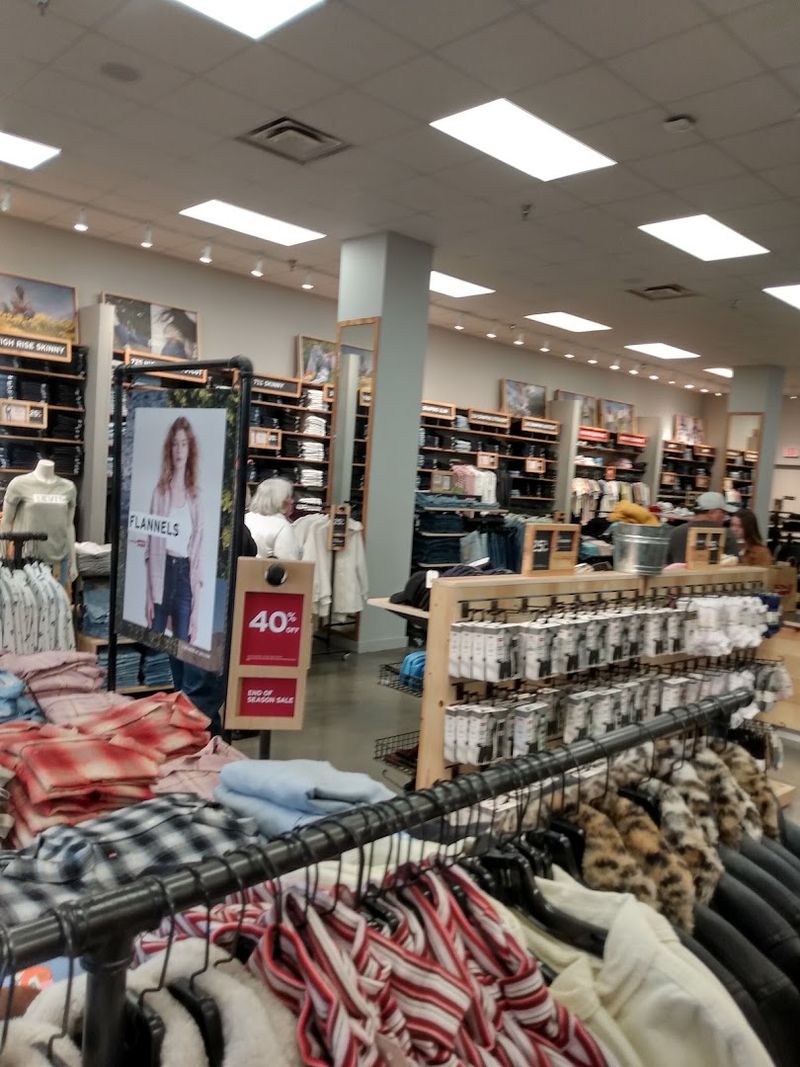 Over 90 Stores Right Off The Parkway In Sevierville