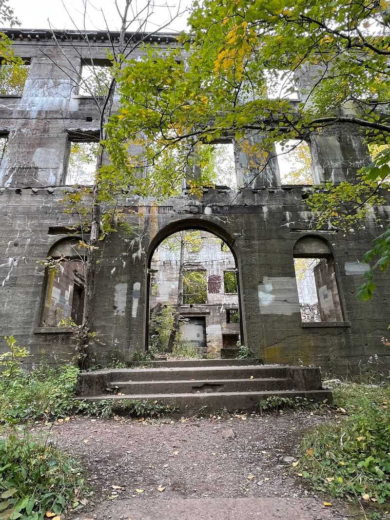 Overlook Mountain House Ruins Overlook Mountain House Ruins