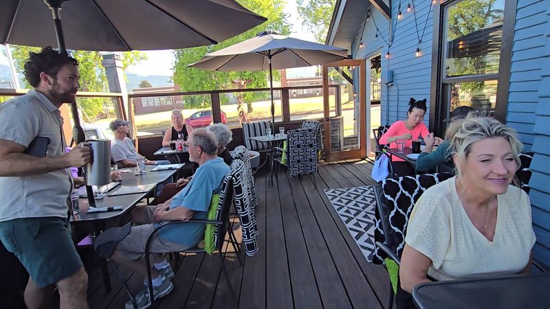 Owners Who Treat Dinner Like A House Party Owners Who Treat Dinner Like A House Party