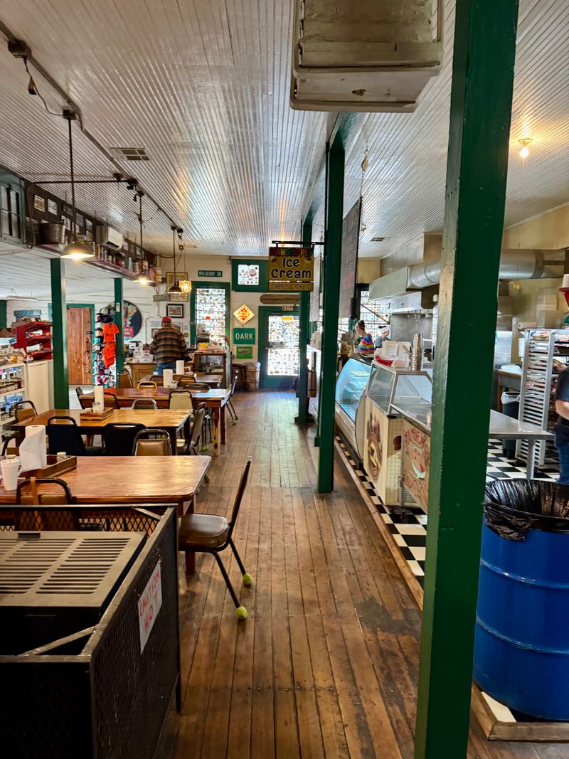 Oark General Store & Cafe, Oark