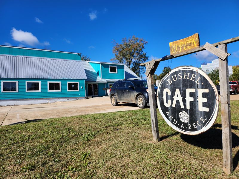 Bushel & a Peck Cafe — Mountain View, AR