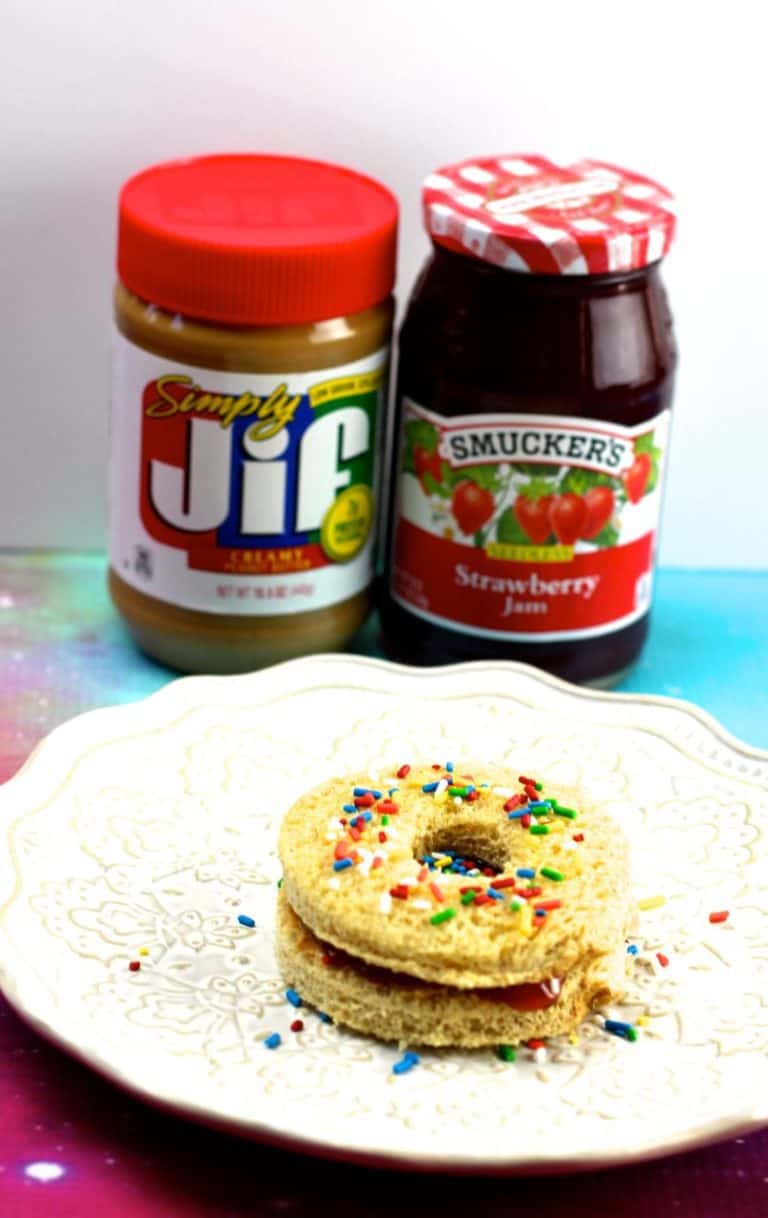 Using your larger cookie cutter cut out a round shape. Next, use the smaller cookie cutter to cut out the inner circle.