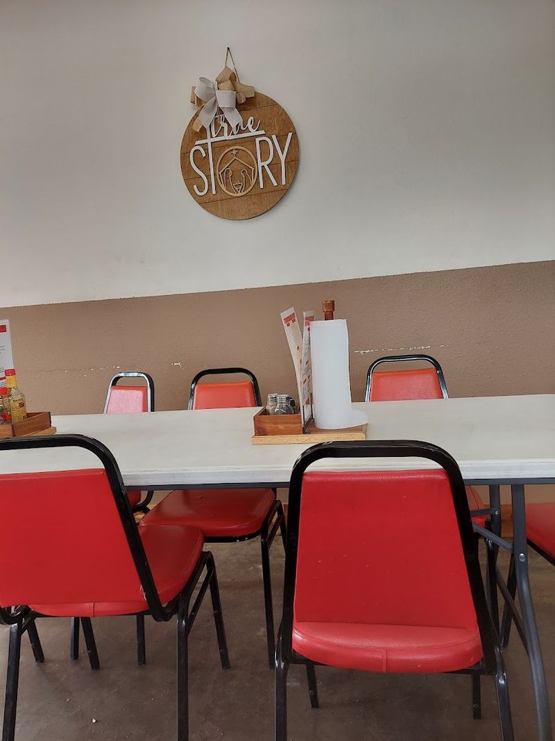 PB&J's Cafe, Newport