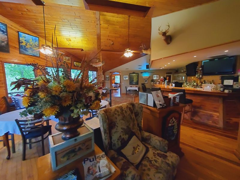PJ's White River Lodge & River Run Restaurant, Norfork