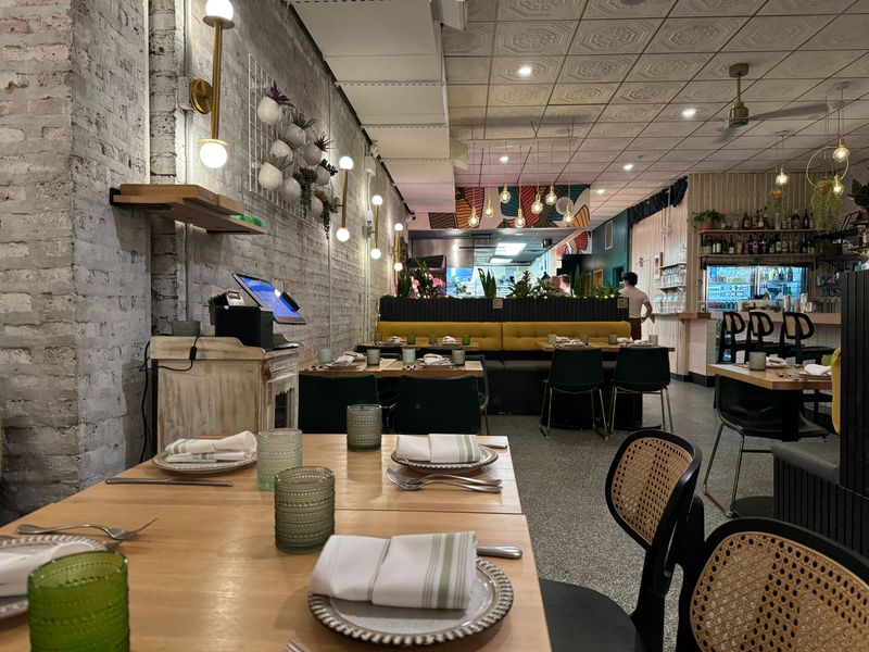 Bloom Plant Based Kitchen – Chicago, 1559 N Milwaukee Ave, Chicago, IL 60622