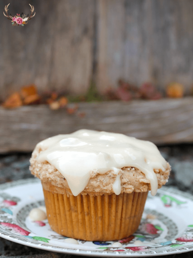 Holiday Breakfast – Eggnog Crumb Muffins