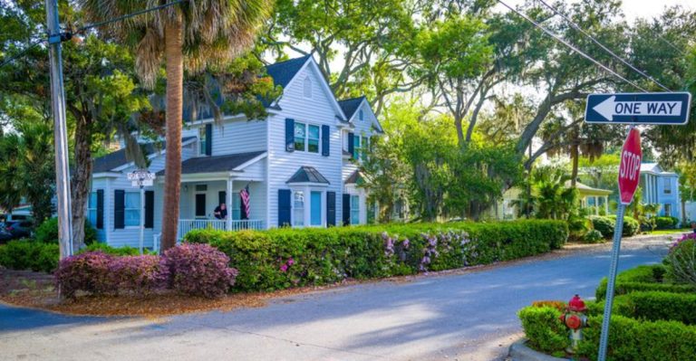 Pack Your Bags And Retire To This Unbelievably Charming Small Town In South Carolina