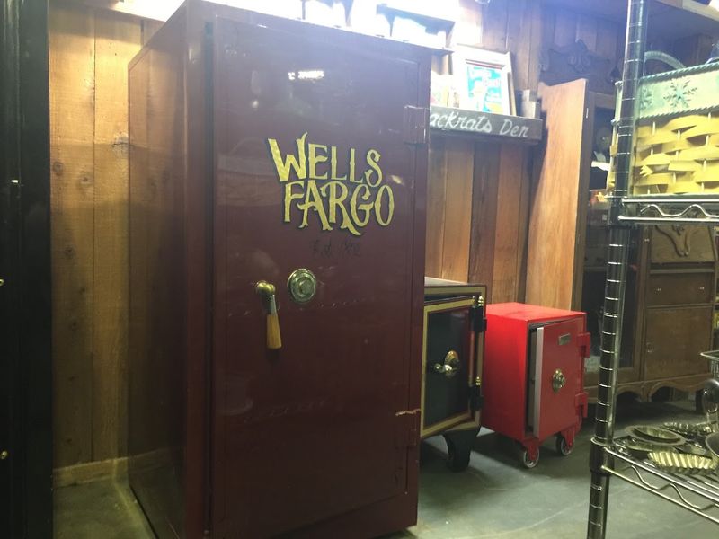 Packrat's Den, Yuma
