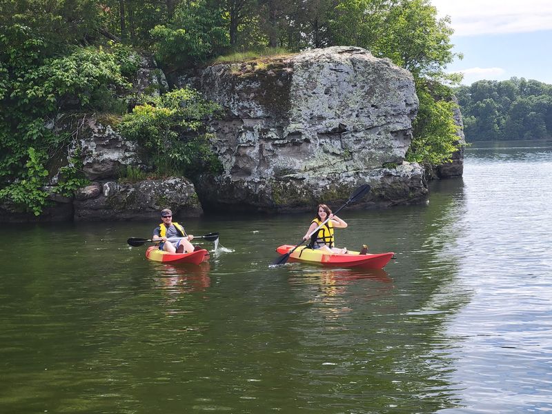 Paddling The Quiet 10-Horsepower Waters Paddling The Quiet 10-Horsepower Waters