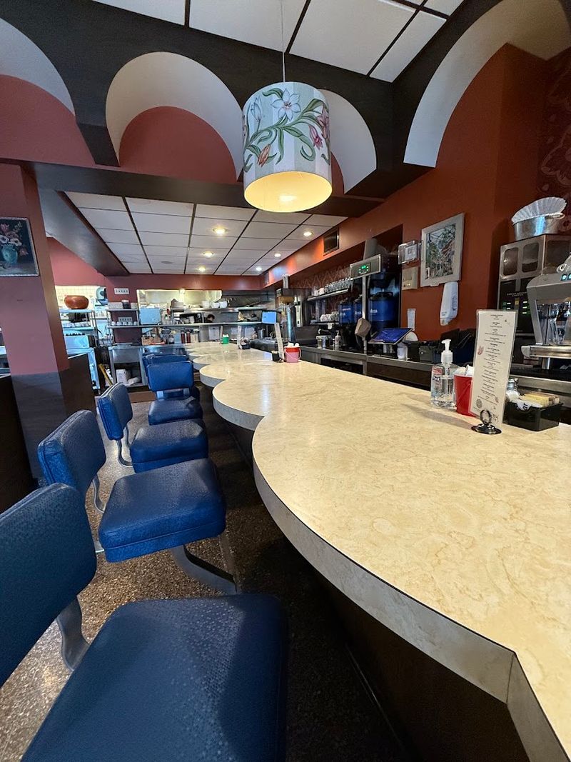 Service Moves Fast Even When The Room Is Completely Packed