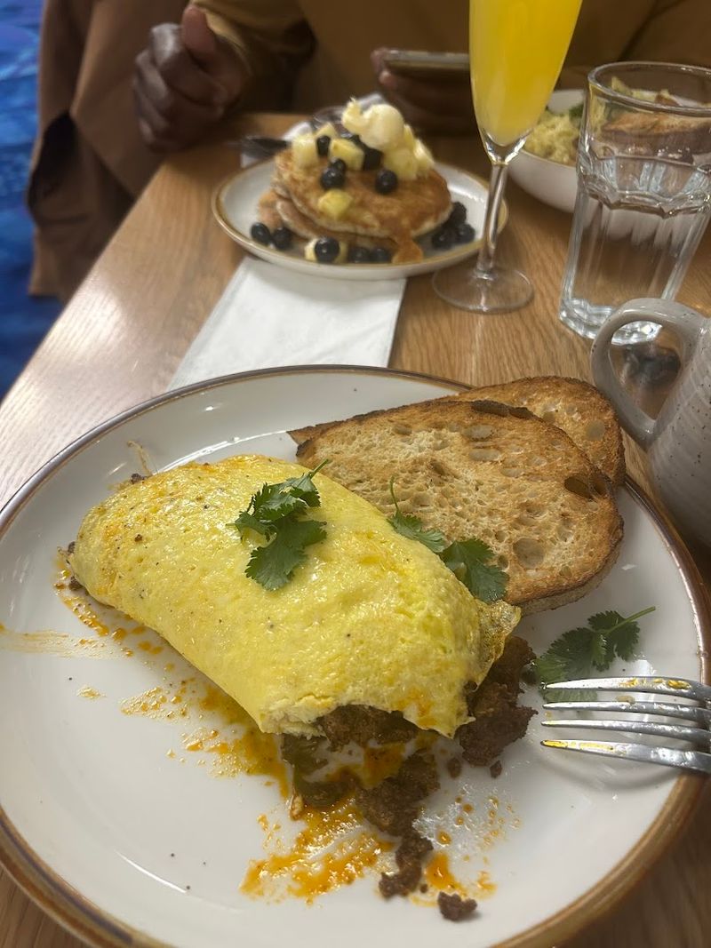 The Chorizo Omelette With Mango Habanero Sauce Is a Whole Conversation