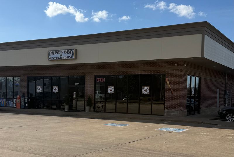 Papa's BBQ & Steakhouse, Gentry