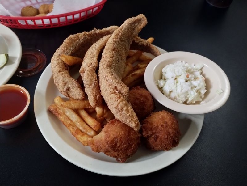 Ed’s Catfish & BBQ – Jonesboro