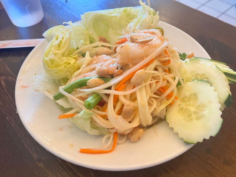 Papaya Salad With Shrimp: Fresh, Tangy, And Totally Addictive