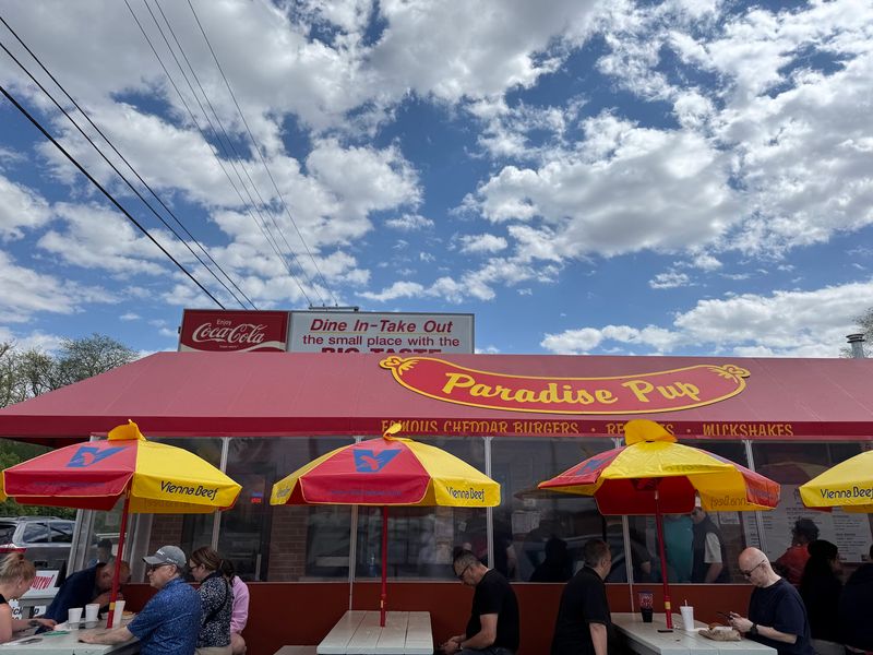 Paradise Pup, Des Plaines, IL