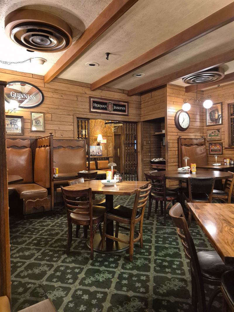 Hackney's on Harms – Glenview (1241 Harms Rd)