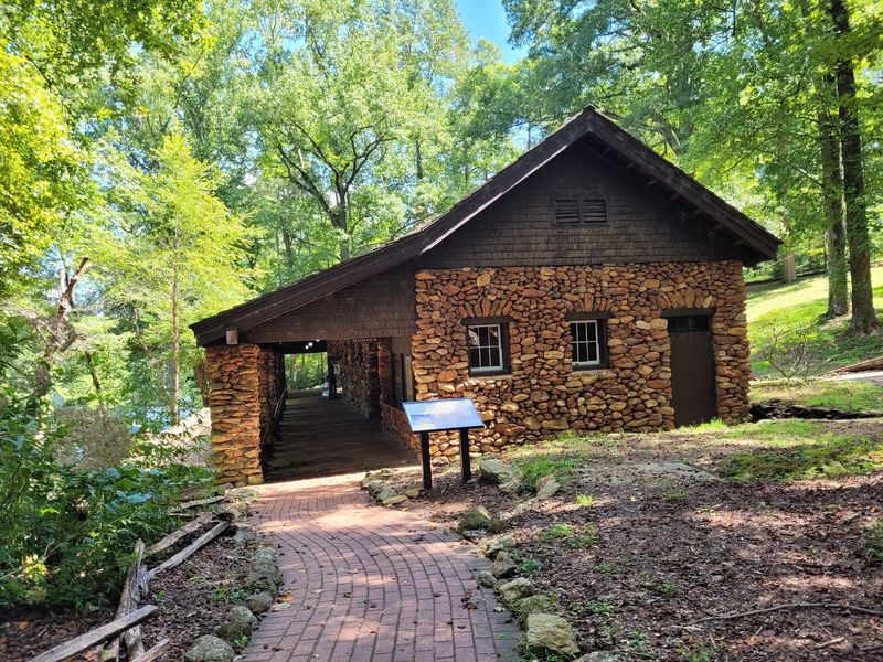 Paris Mountain State Park - Lake Placid Cabins, Greenville