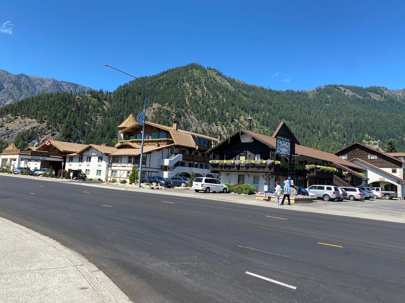 Parking, Hours, and Planning Your Visit