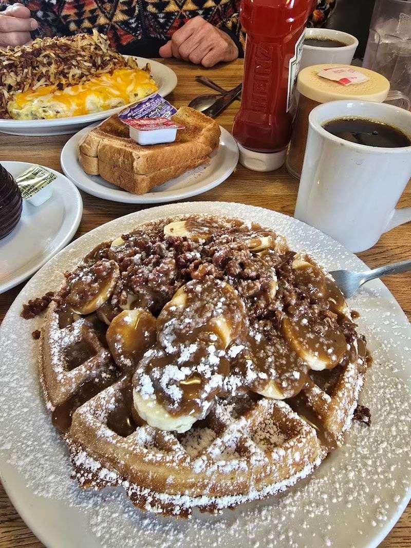 Why Scott's Diner Is Worth the Drive in April