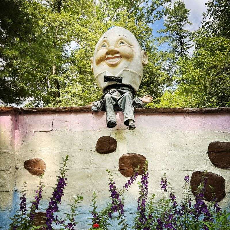 Nursery Rhyme Scenes Create Nostalgic Connections