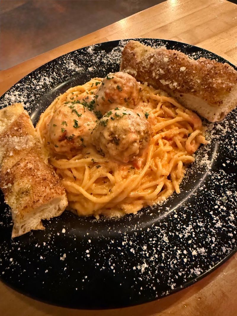 Pasta Dishes That Come Alive After 4 PM Pasta Dishes That Come Alive After 4 PM