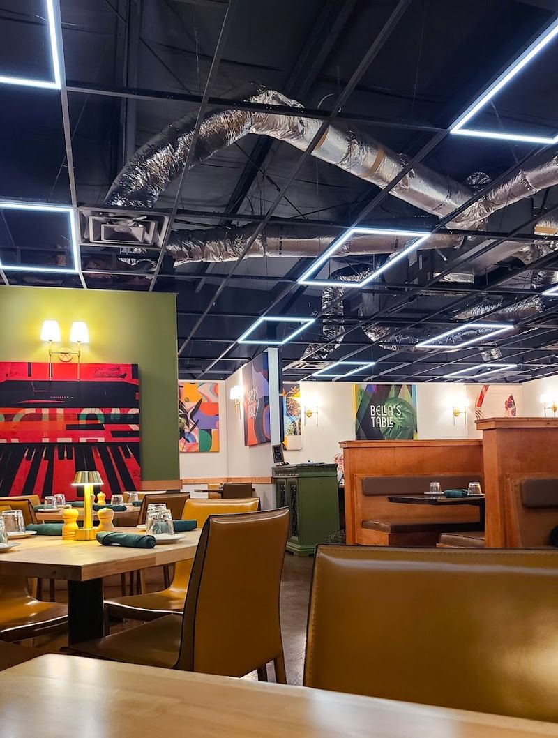 Bella's Table, Bella Vista