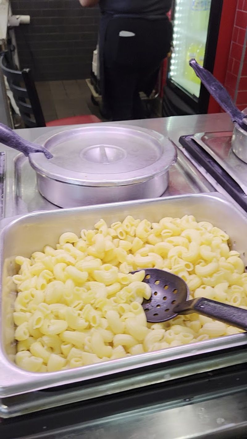 Pasta On The Buffet That Keeps Comfort Food Fans Happy