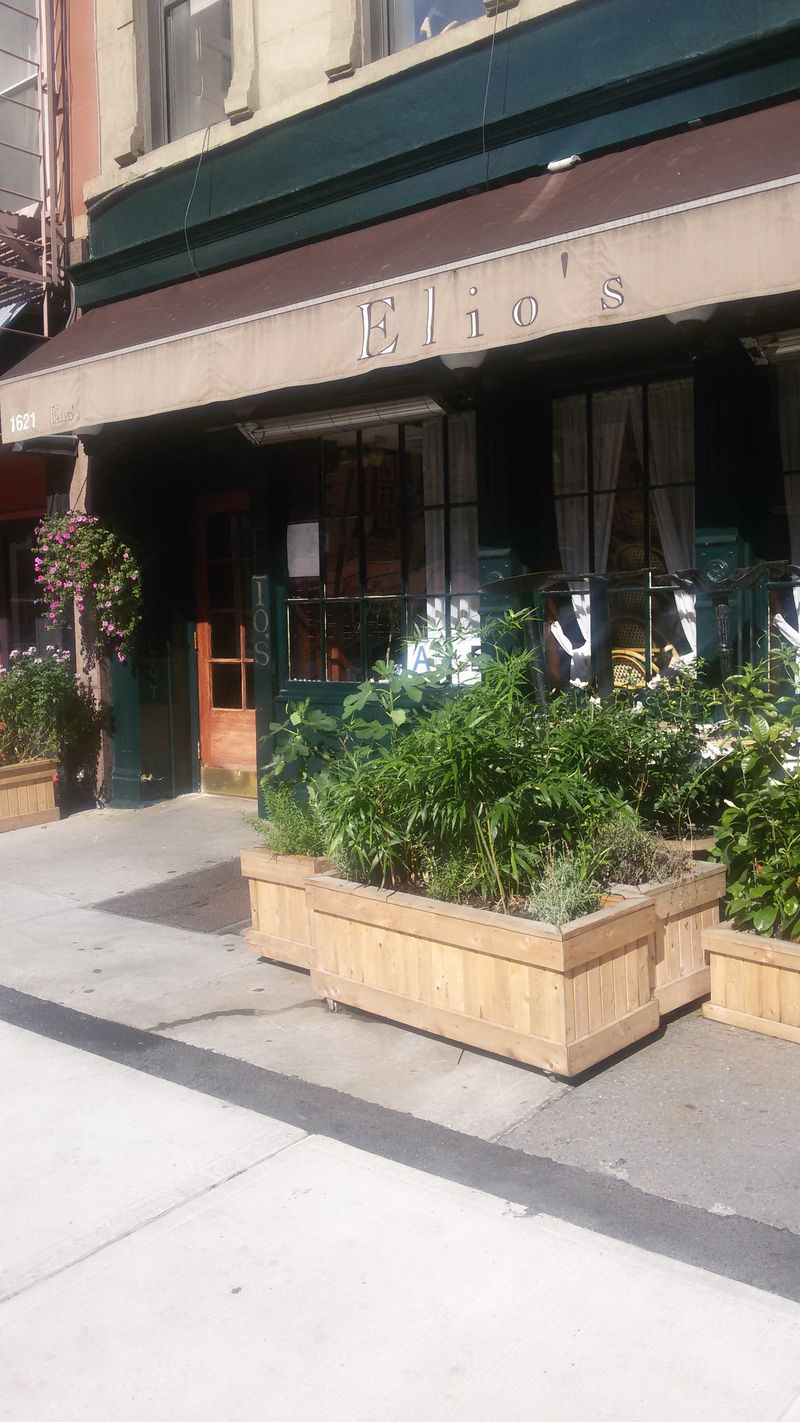 Elio's: The Celebrity Haunt That Treats Everyone Like Family