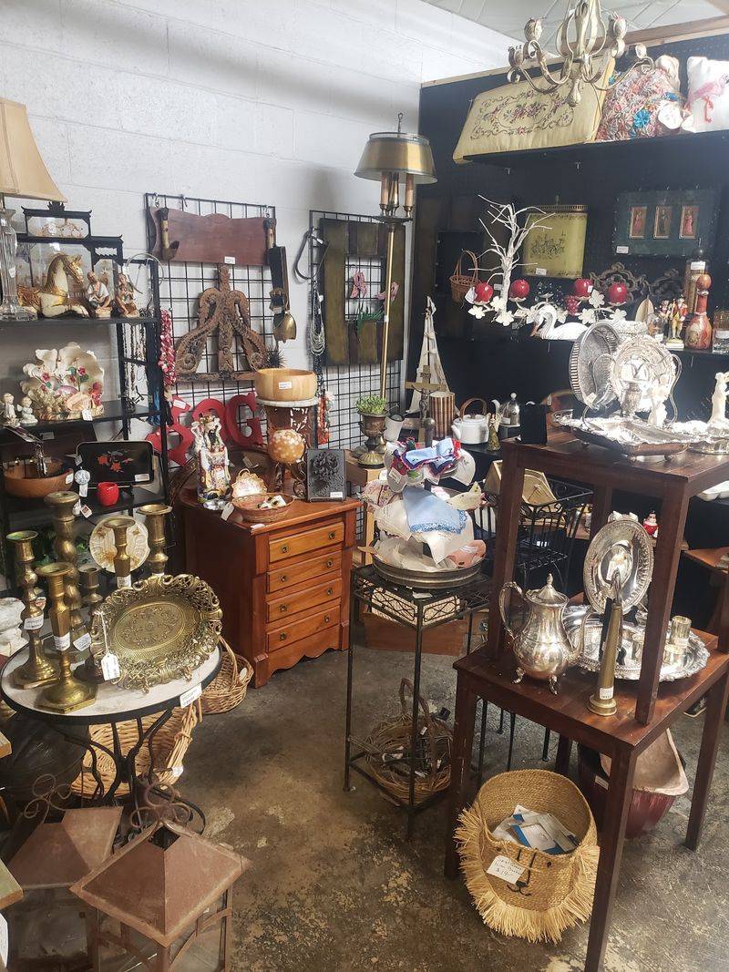 Patina & Grace - Flea Market & Antique Mall, Benton