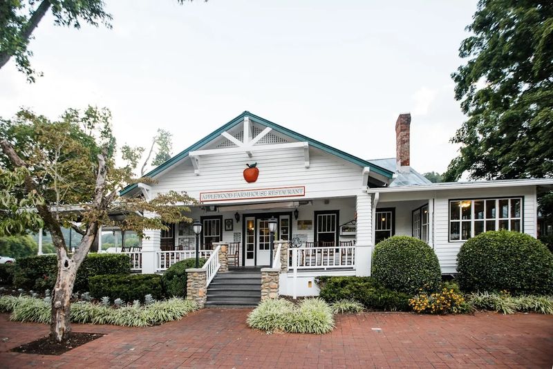 Applewood Farmhouse Restaurant — Sevierville
