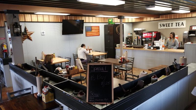 Pauly's BBQ (Arthur)