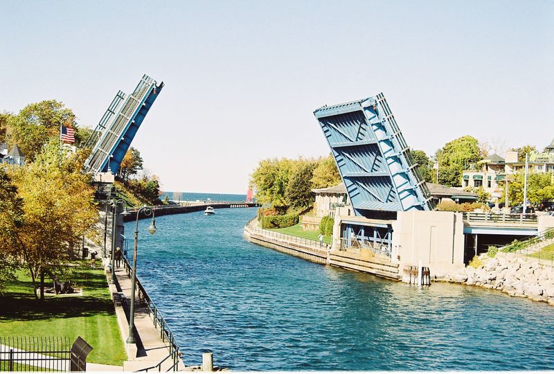 Pause For The Memorial Drawbridge Rhythm