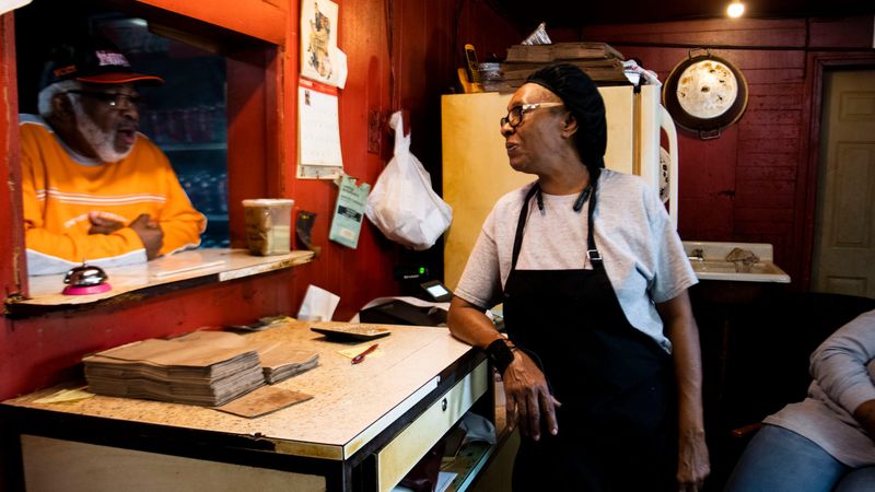 Helen's Bar B Q – The Pitmaster Queen