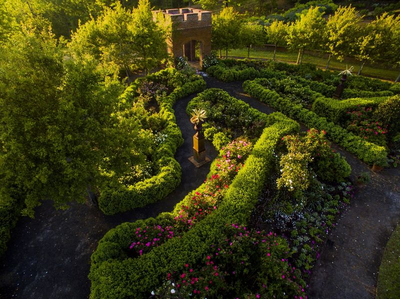 Moss Mountain Farm, Roland