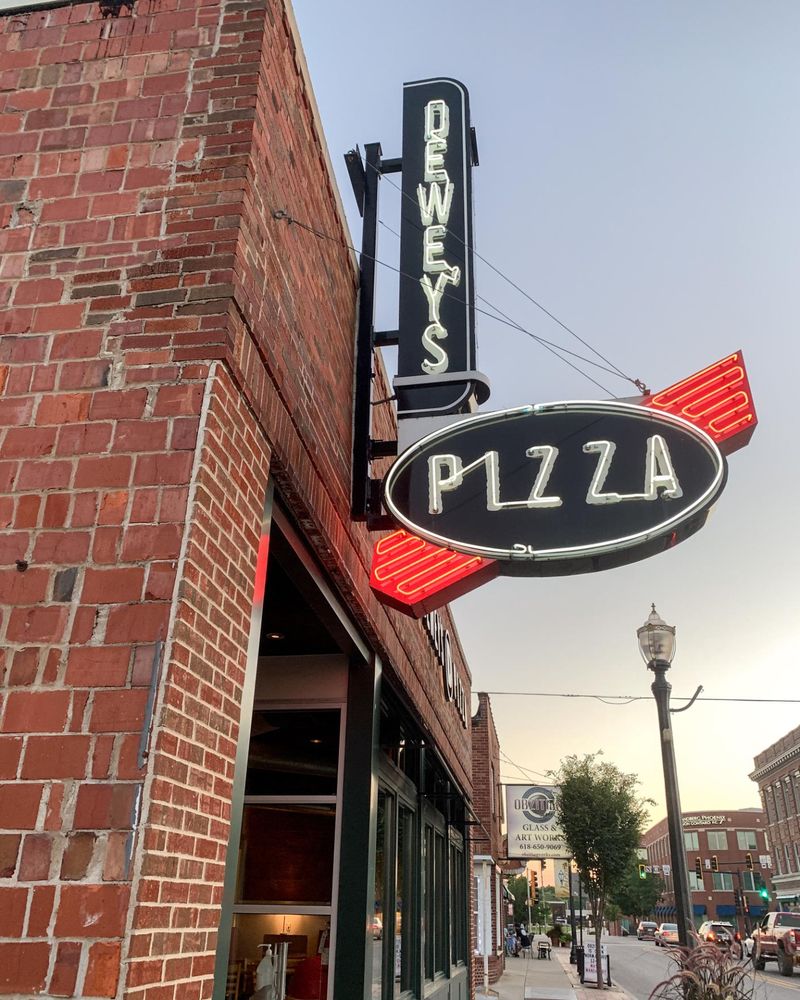Dewey's Pizza — Edwardsville