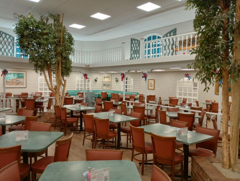 S & S Cafeteria - Keeping Tradition Alive in Macon