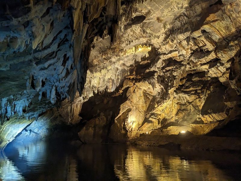 Penn's Cave And Wildlife Park, Centre Hall