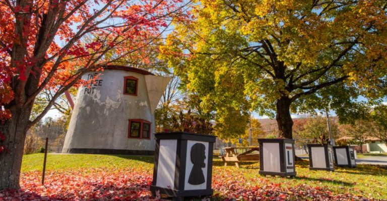 Pennsylvania’s Lincoln Highway Features An 18-Foot Coffee Pot That Has Greeted Travelers Since The 1920s