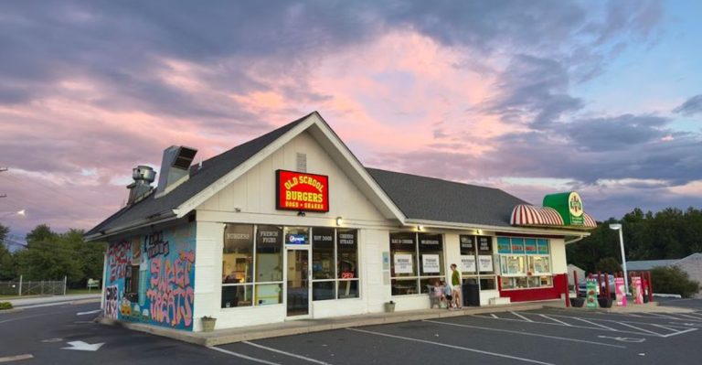 Pennsylvania’s Old-Timey Burger Spot Everyone Is Flocking To In 2026