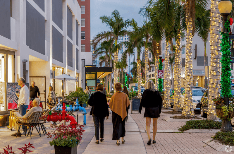 Sarasota – Holidays at UTC & Festival of Lights