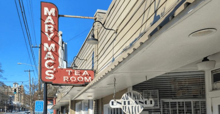 People Cross County Lines In Georgia Just To Have A Bite At These Fall Soul Food Icons