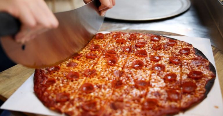 People Cross State Lines Into New Jersey Just To Try This Classic Pizza Joint Locals Swear By